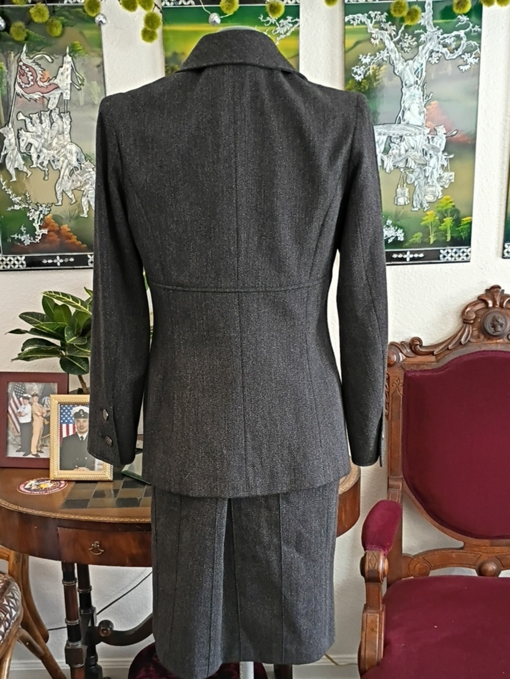 CHANEL Charcoal Gray Wool Two-Piece Jacket & Skirt Suit - Picture 4 of 10